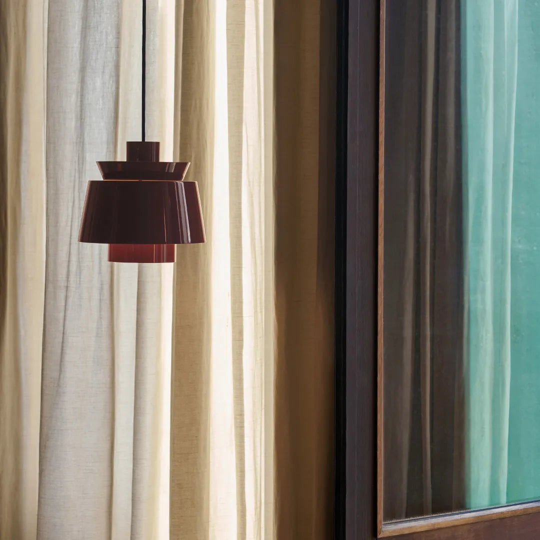 ＆Tradition Utzon JU1 ダークバーガンディー ペンダントランプ　コーディネート画像