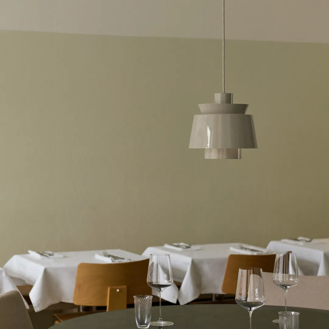 ＆Tradition Utzon JU1 グレーベージュ ペンダントランプ　コーディネート画像