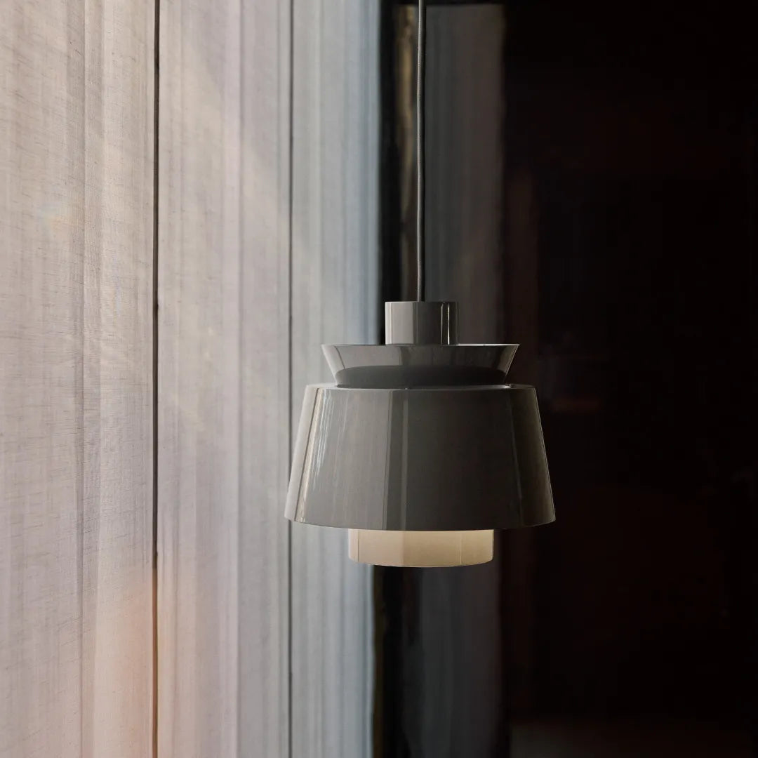 ＆Tradition Utzon JU1 ストーングレー ペンダントランプ　コーディネート画像